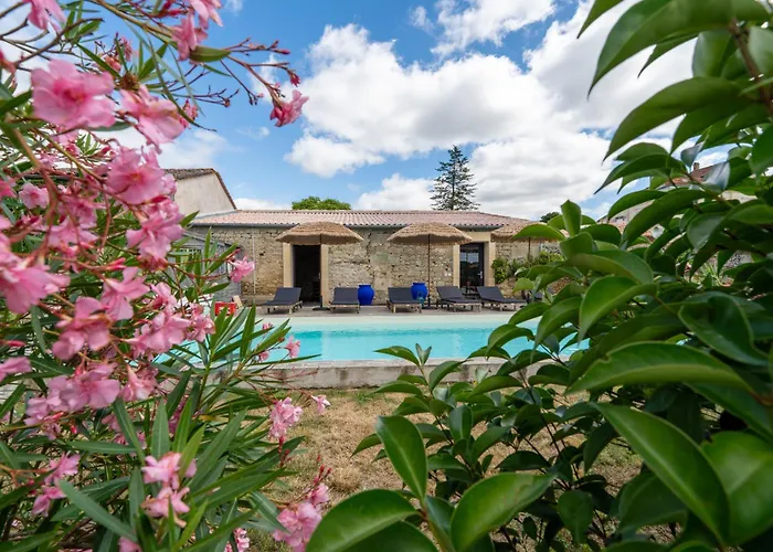 Chateau Clos Des Maurins Bed & Breakfast