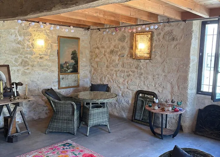 Chateau Clos Des Maurins Bed & Breakfast Vérac