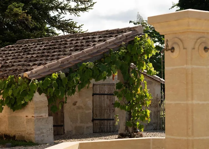 Chateau Clos Des Maurins 3* Vérac